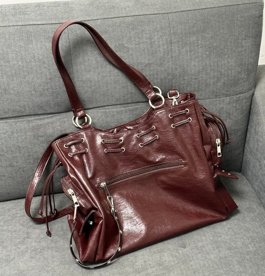 Handheld wine red bag